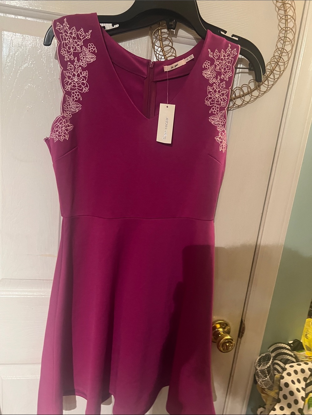 Francesca’s Mi Ami, med magenta dress. Fit/flare/skater look. Embroidered